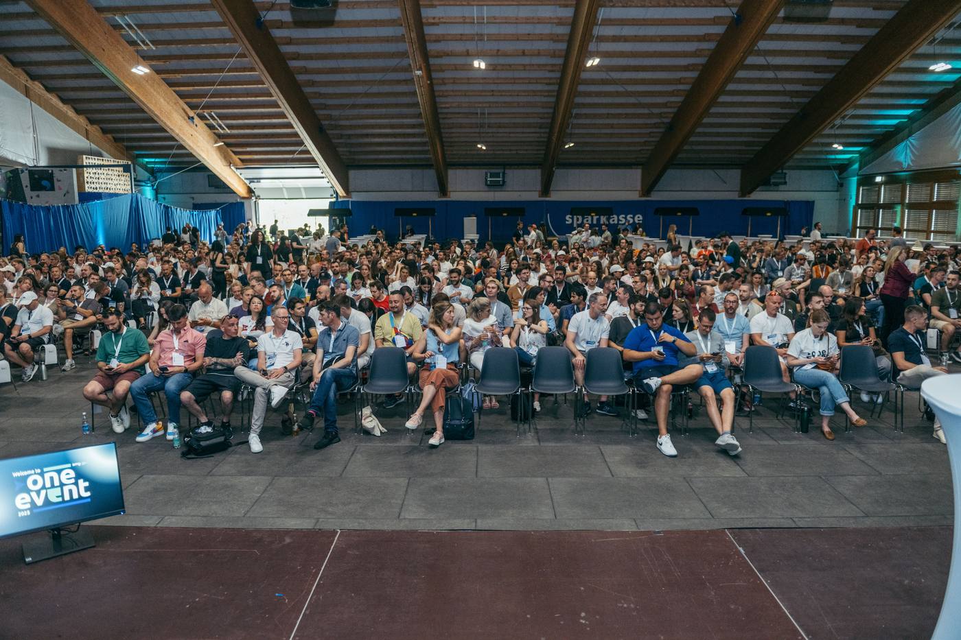 Full audience facing the One Event main stage